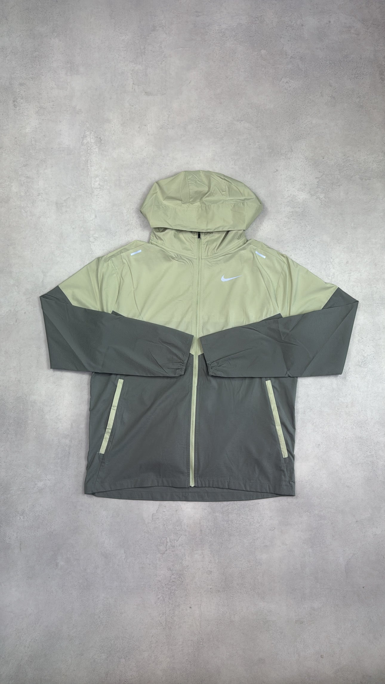 Nike Windrunner - Olive