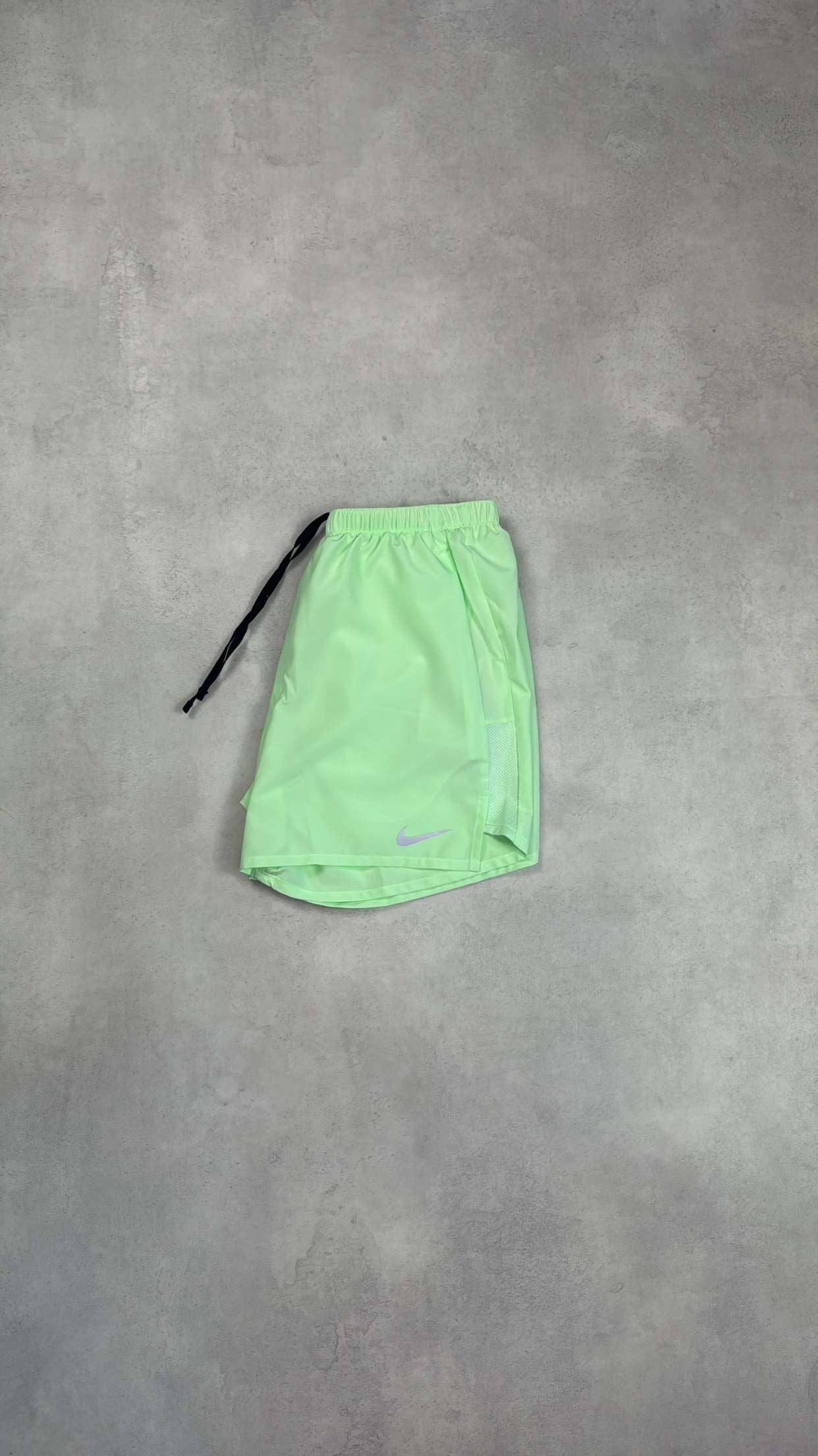 Nike Dri Fit Challenger Shorts - Vapour Green