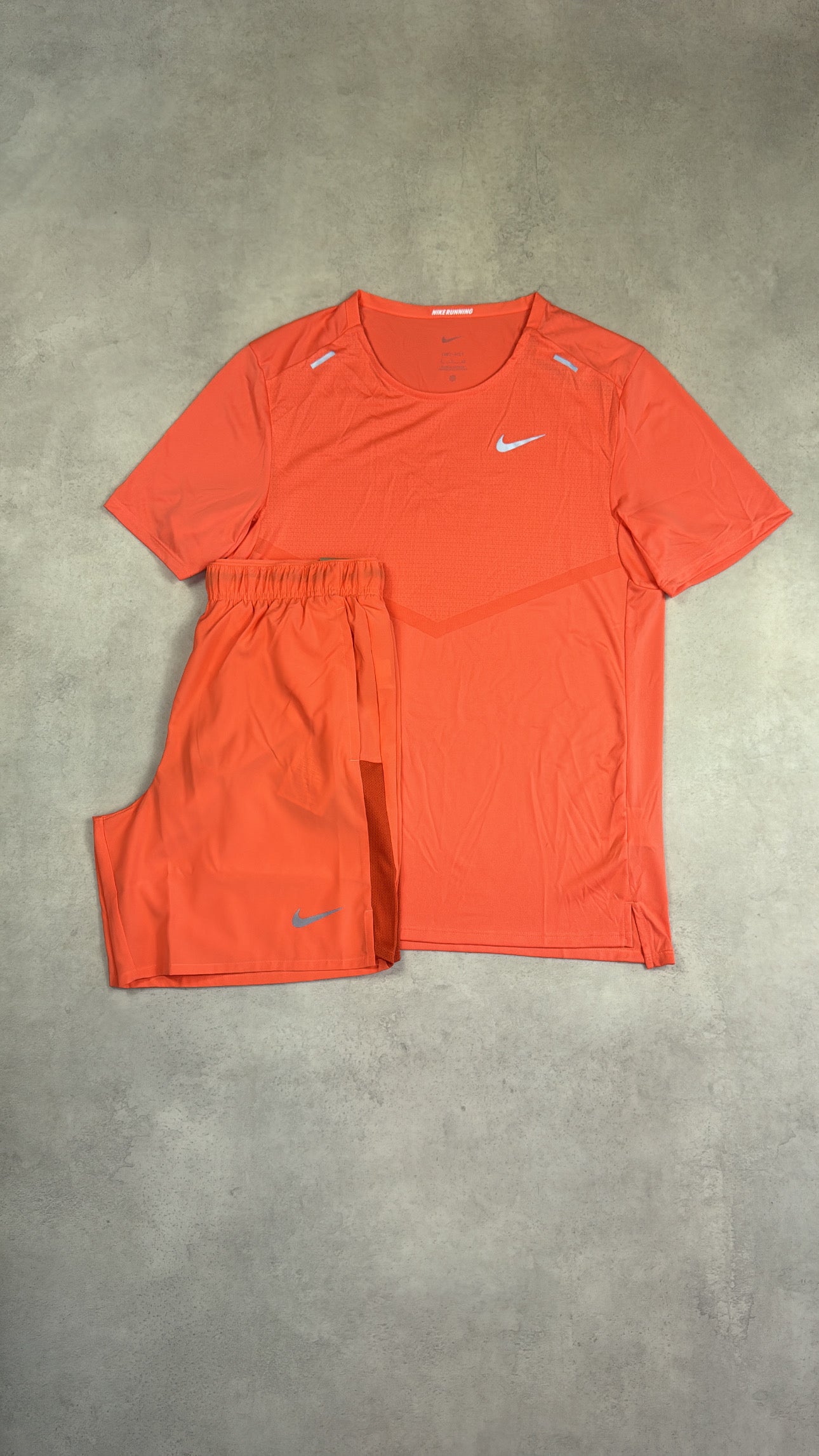 Nike Rise 365 T-Shirt & Challenger Shorts Duo Set - Wild Mango
