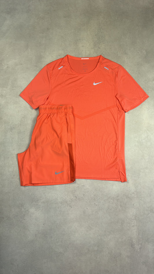 Nike Rise 365 T-Shirt & Challenger Shorts Duo Set - Wild Mango