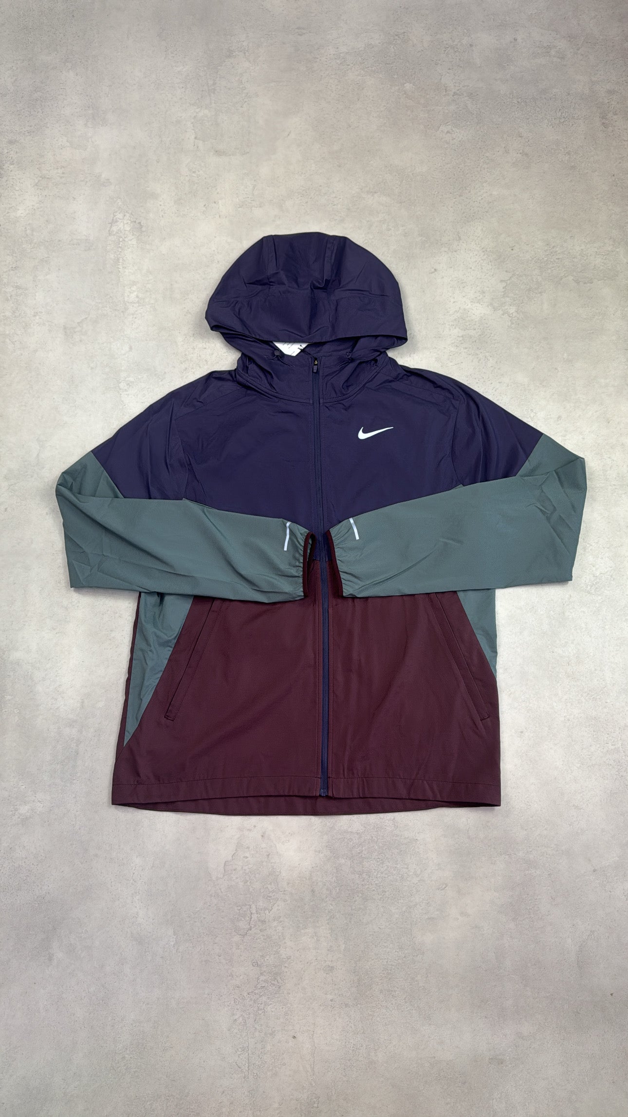 Nike Windrunner - Burgundy Crush