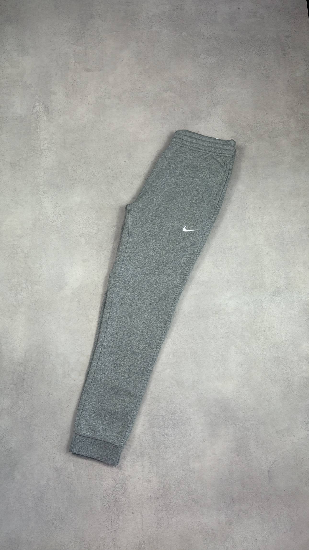 Nike Club Swoosh Pants - Grey