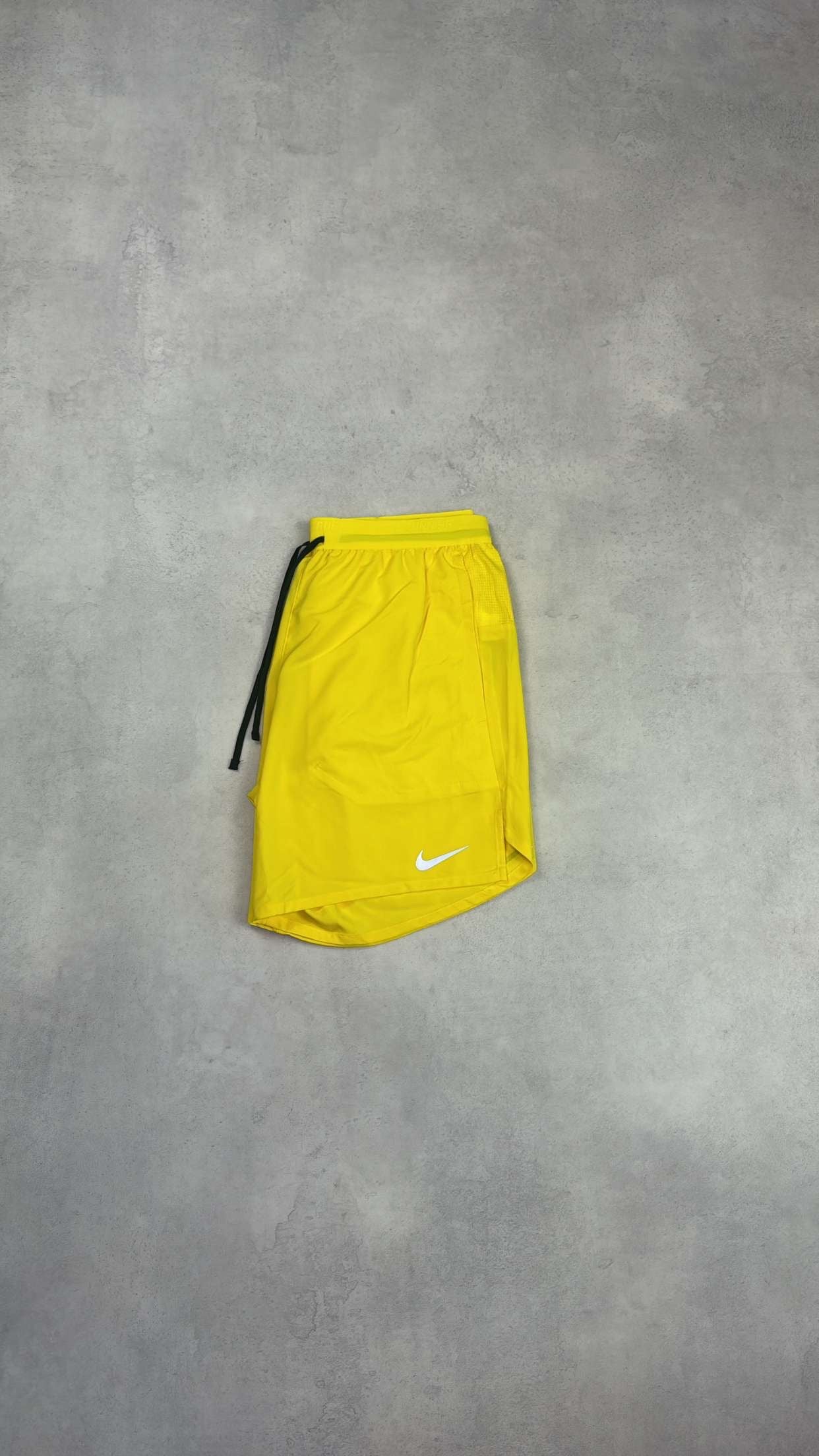 Nike Flex Stride Shorts - Yellow