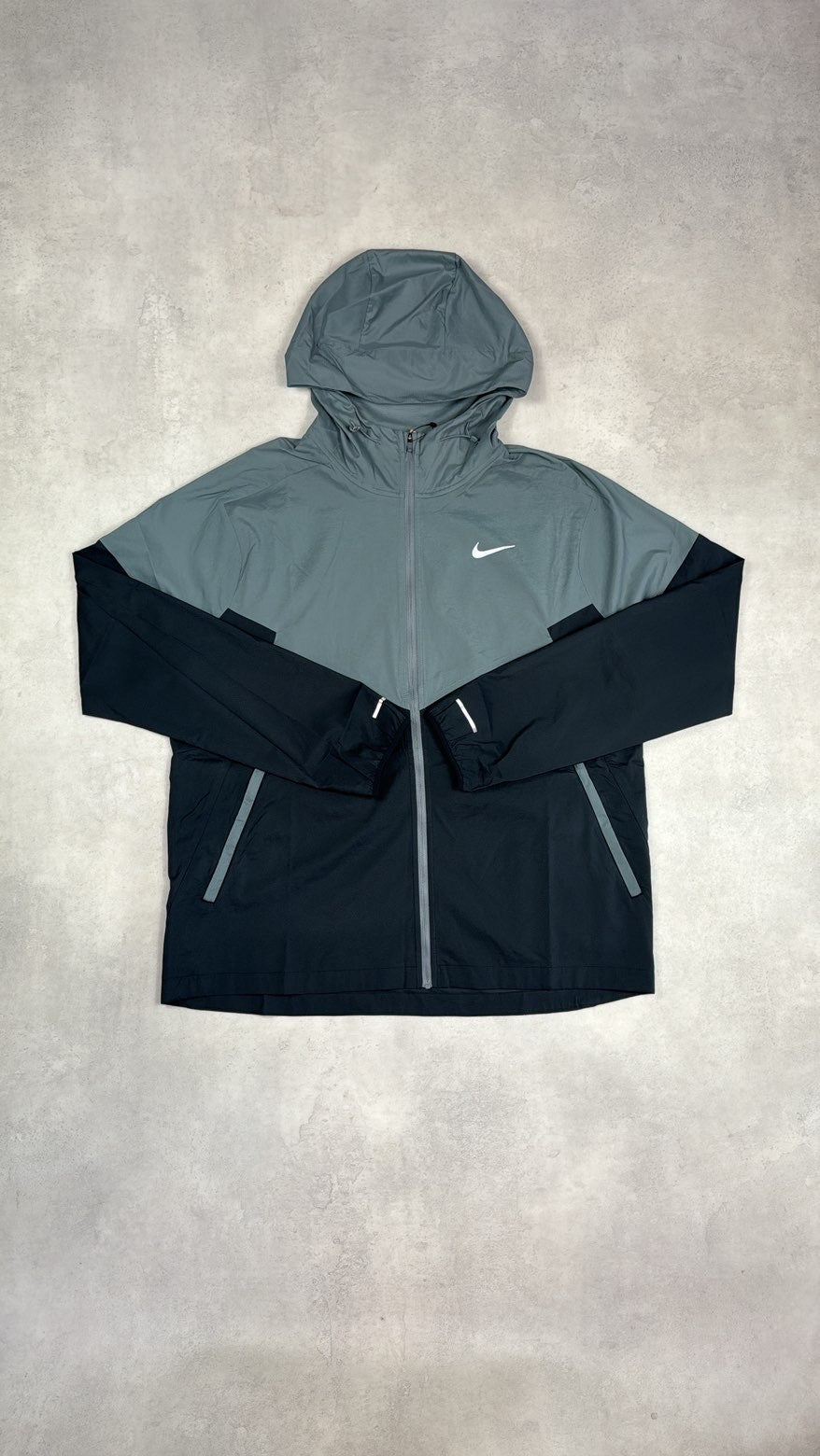 Nike Windrunner - Black/Grey